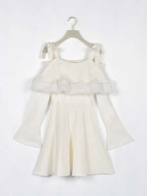 ファーオフショルニットワンピース