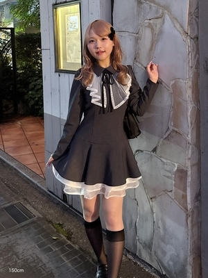 タック襟ワンピース