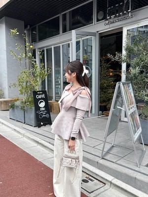ショルダーリボンペプラムニット
