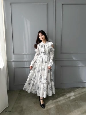 サテンフラワーフリルワンピース