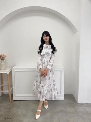 サテンフラワーフリルワンピース